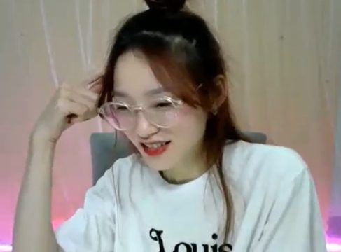 Idol Nari livestream thủ dâm cực nứng